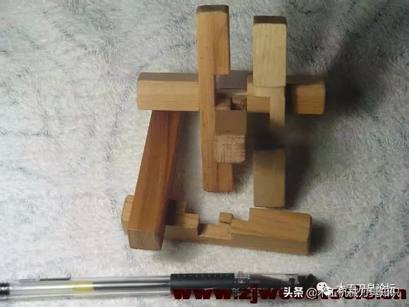 鲁班锁用柱黄金搭档，二十柱可拼四百式详细流程