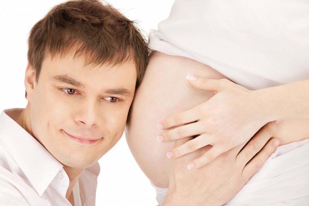 你知道宝宝在肚子里是什么姿势吗？_胎儿