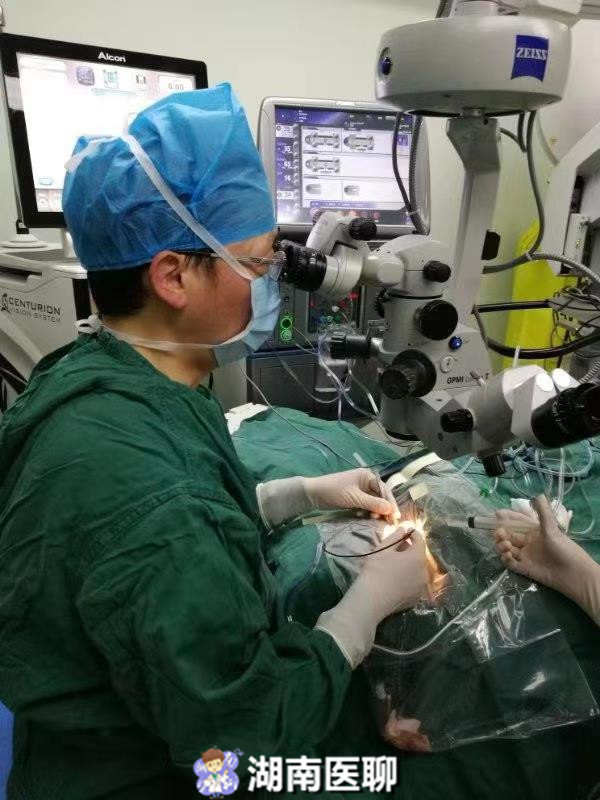 六旬老人高度近视800度！十年“飞蚊”干扰，手术后视力恢复1.0