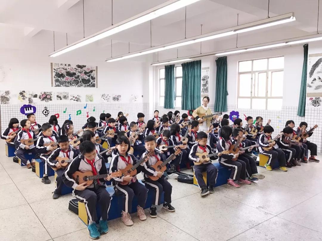 东莞边陲小镇中的排名靠前，北师大东莞石竹附属学校