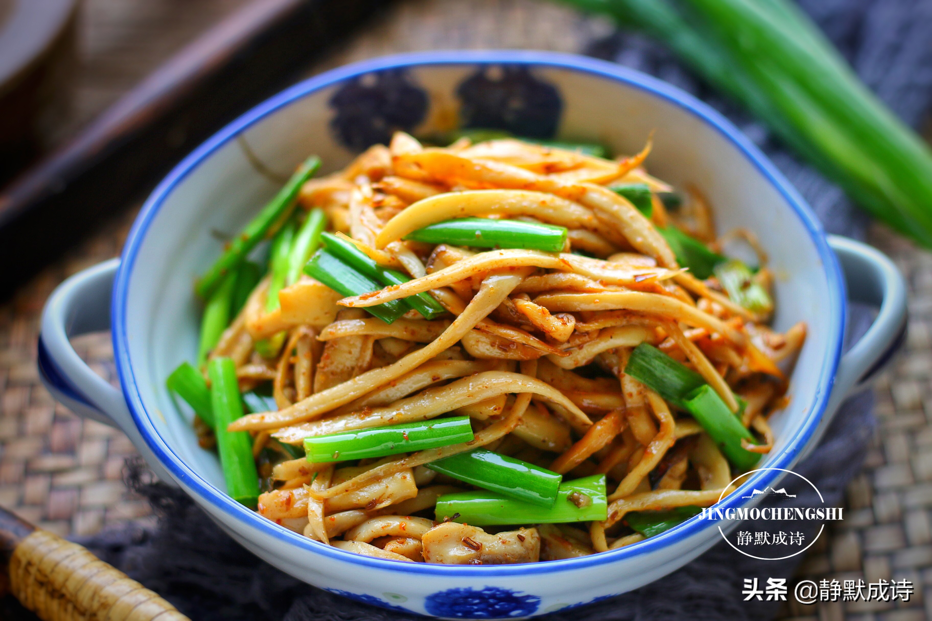 自从学会杏鲍菇这个做法，连烧烤都吃的少了，简单一炒比烧烤还香