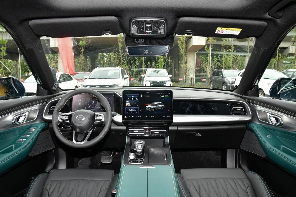 能跑又少吃“草”的SUV，轴距2920mm，配丰田混动，带你看传祺GS8