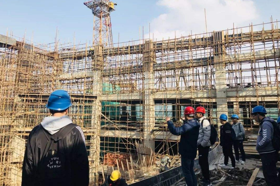 土木工程不再“受宠”？理想与现实差距太大：风里雨里工地等你