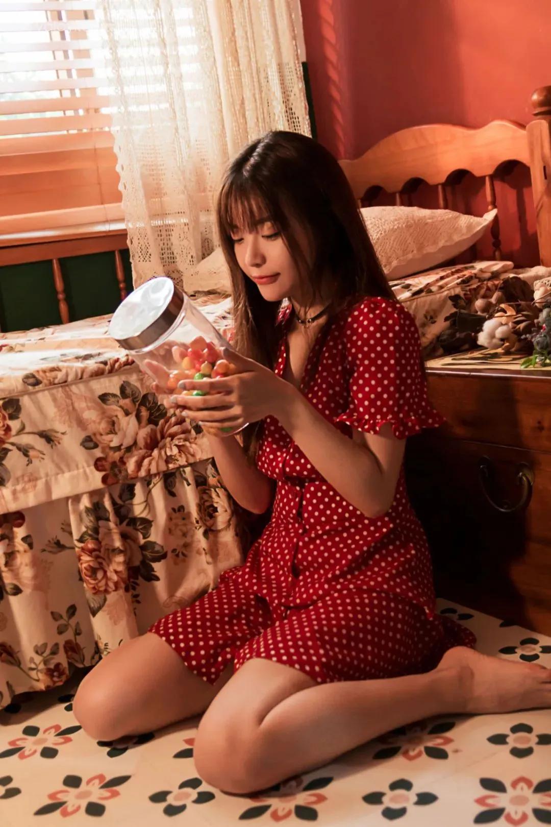 ​美女大学生兼职模特的故事