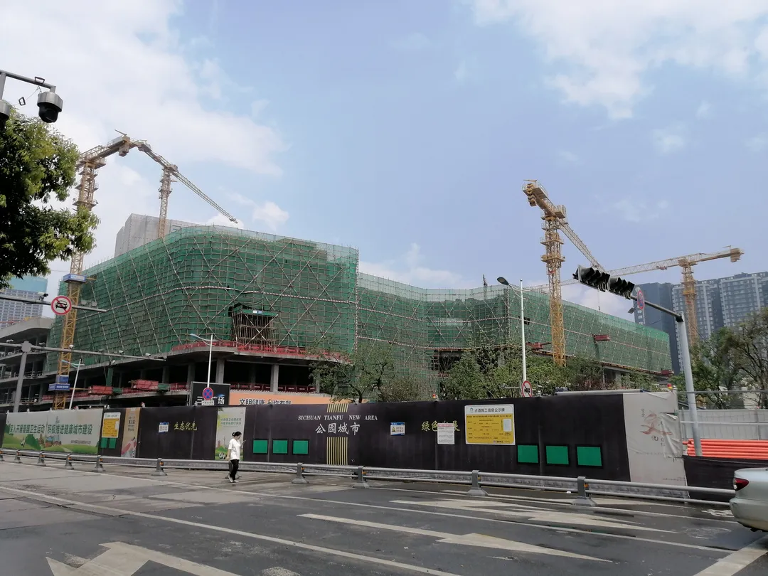 华阳“王府井”变身“爱琴海”，因周边年轻刚需家庭太多？