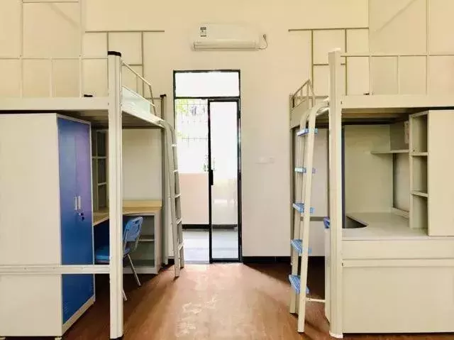 广东最坑爹vs最壕的大学宿舍！你们感受一下，这区别扎心了