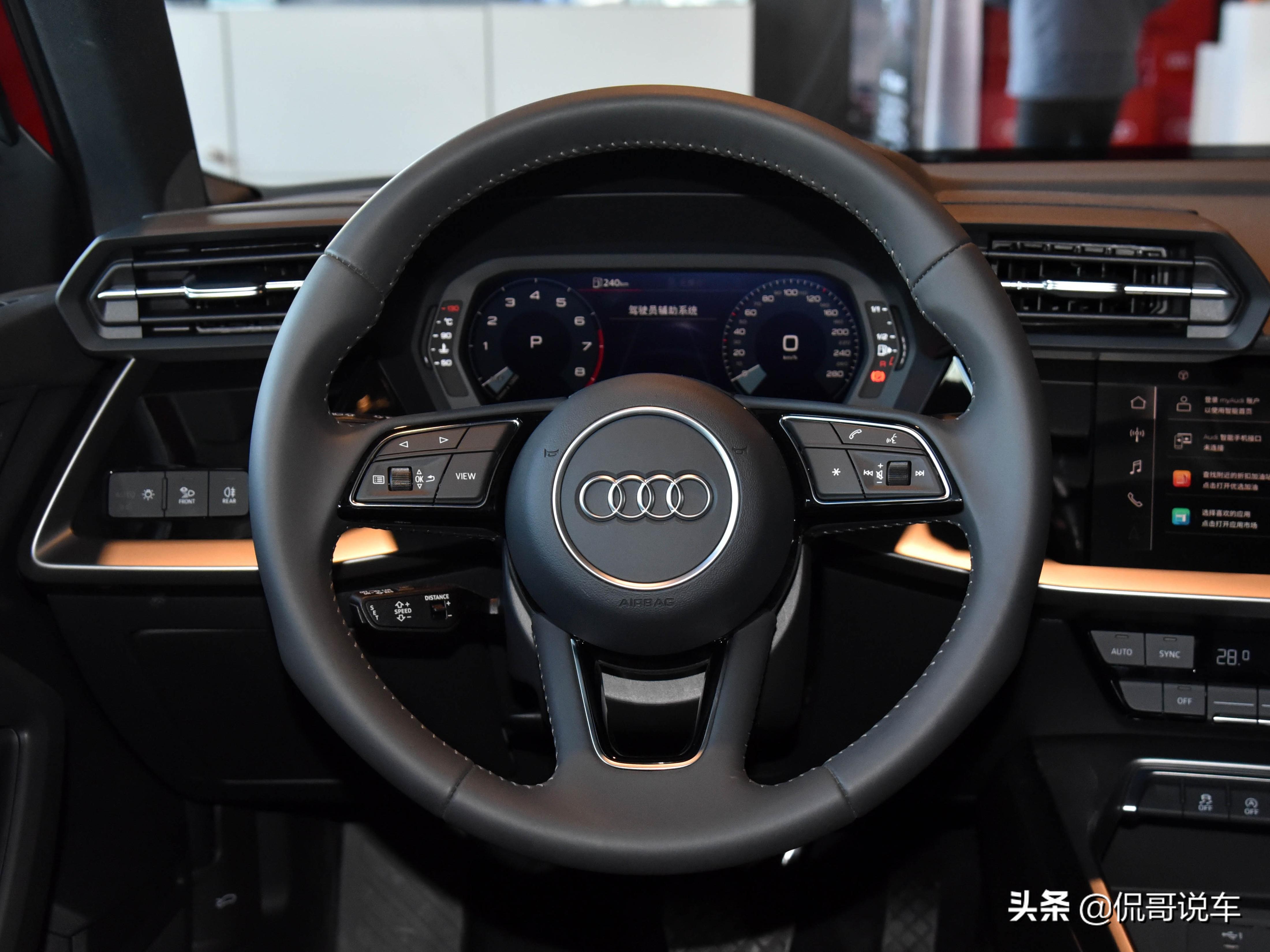 加长的新车，豪华入门三厢油耗低，价格还不贵，实拍奥迪A3