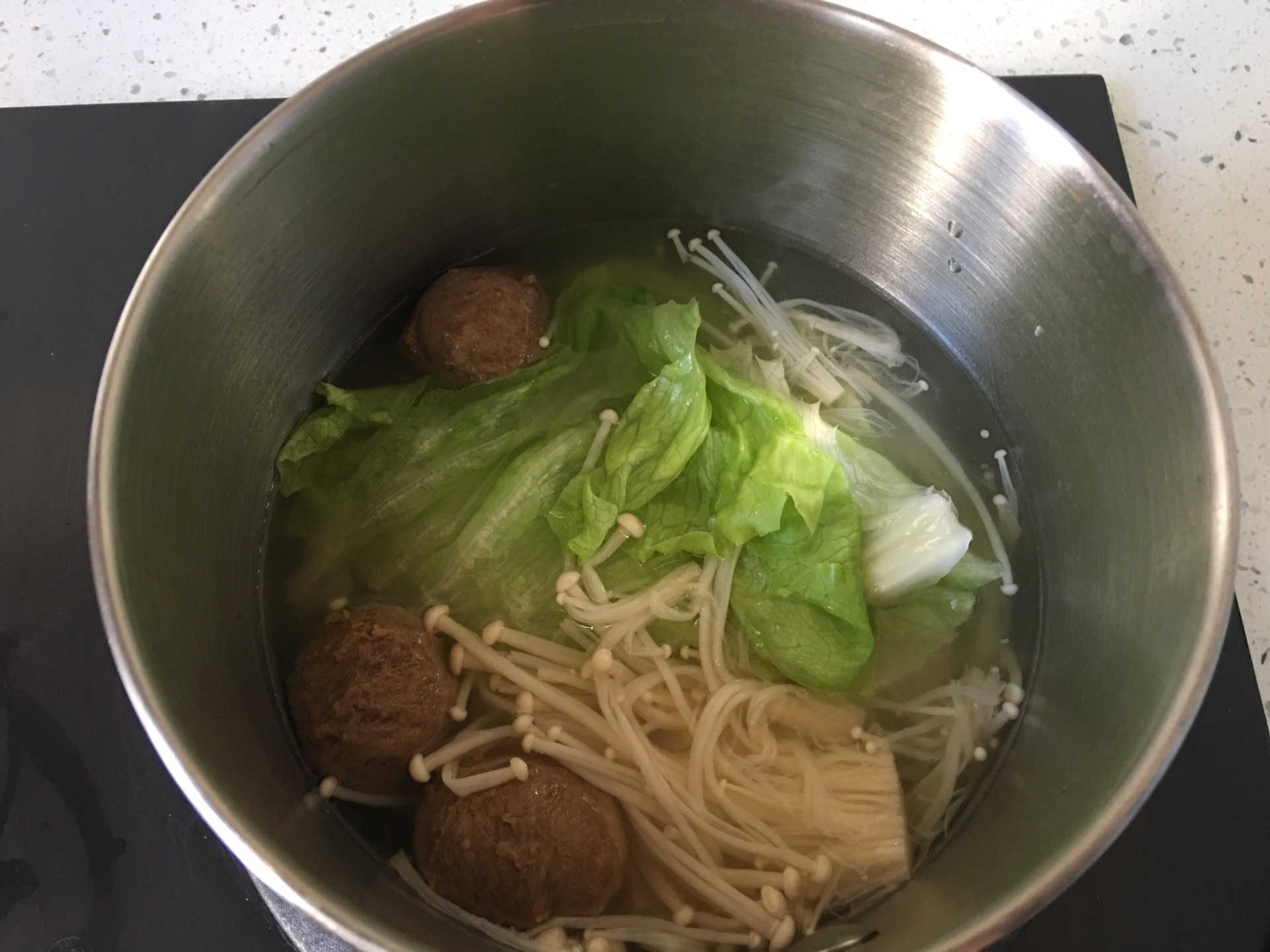 自己在家做螺蛳粉了，想吃什么就放什么，方便解馋