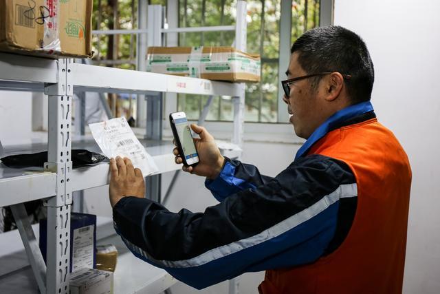 上猫晚赢马云的快递小哥，哪里不一般？