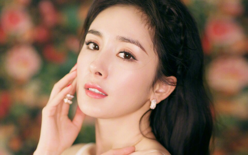 杨幂的豪放情史：征服3名男星，成为50亿资本大佬，自称前任人脉