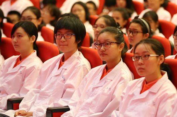 大学为什么发银行卡？和普通银行卡有什么区别？这几点要知道