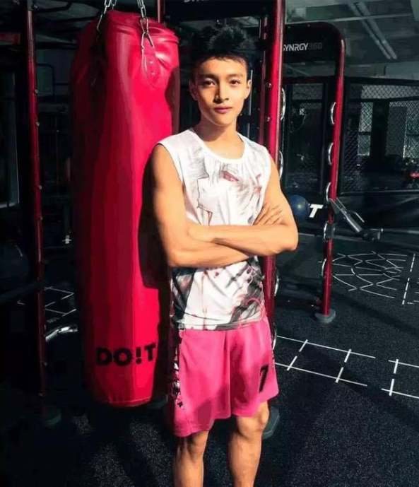 2017高考最帅状元（高考文科状元向远方696分）