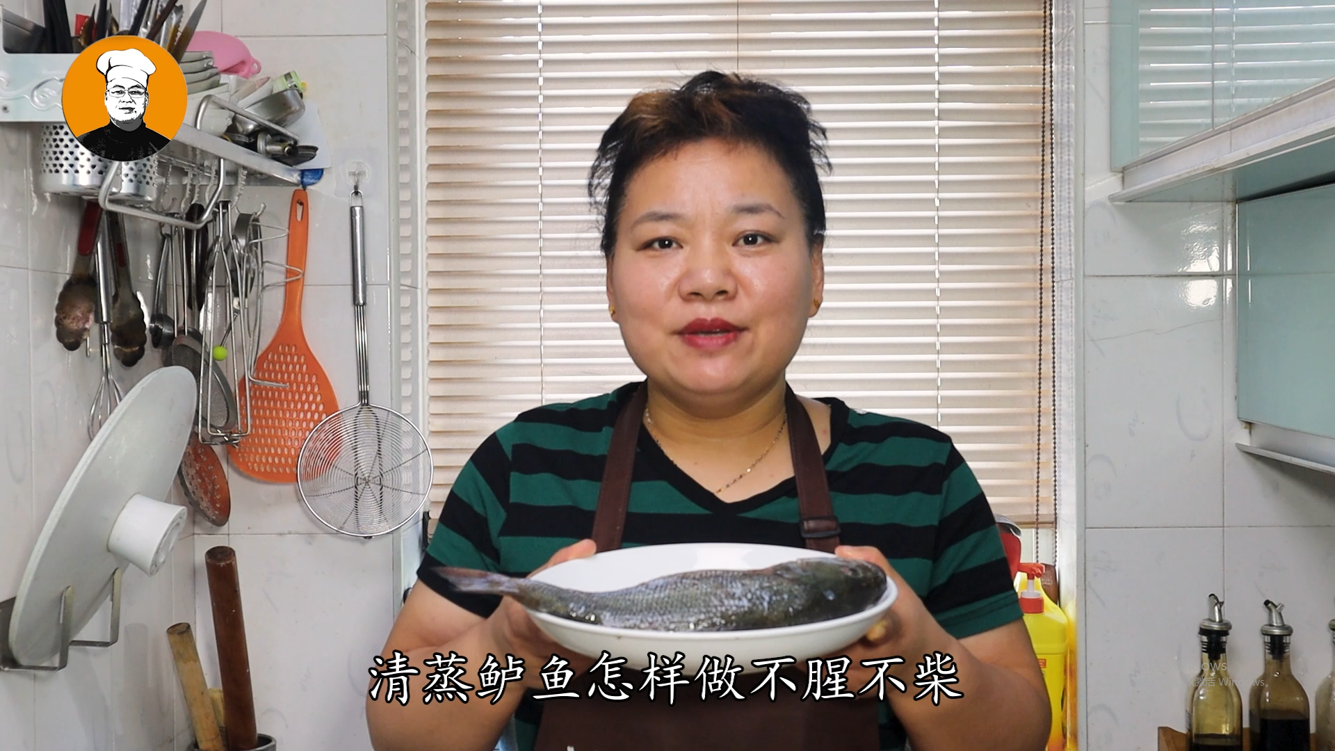 清蒸鲈鱼时，切记不要放盐和料酒，教你正确做法，鱼肉鲜嫩无腥味