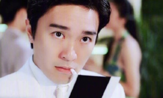 老友去世，痛失挚爱，被圈内人炮轰，周星驰“叛众亲离”的一生