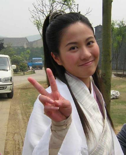 40岁叶璇自曝担心王一博，从名校学霸到遭群嘲，她其实活得真实