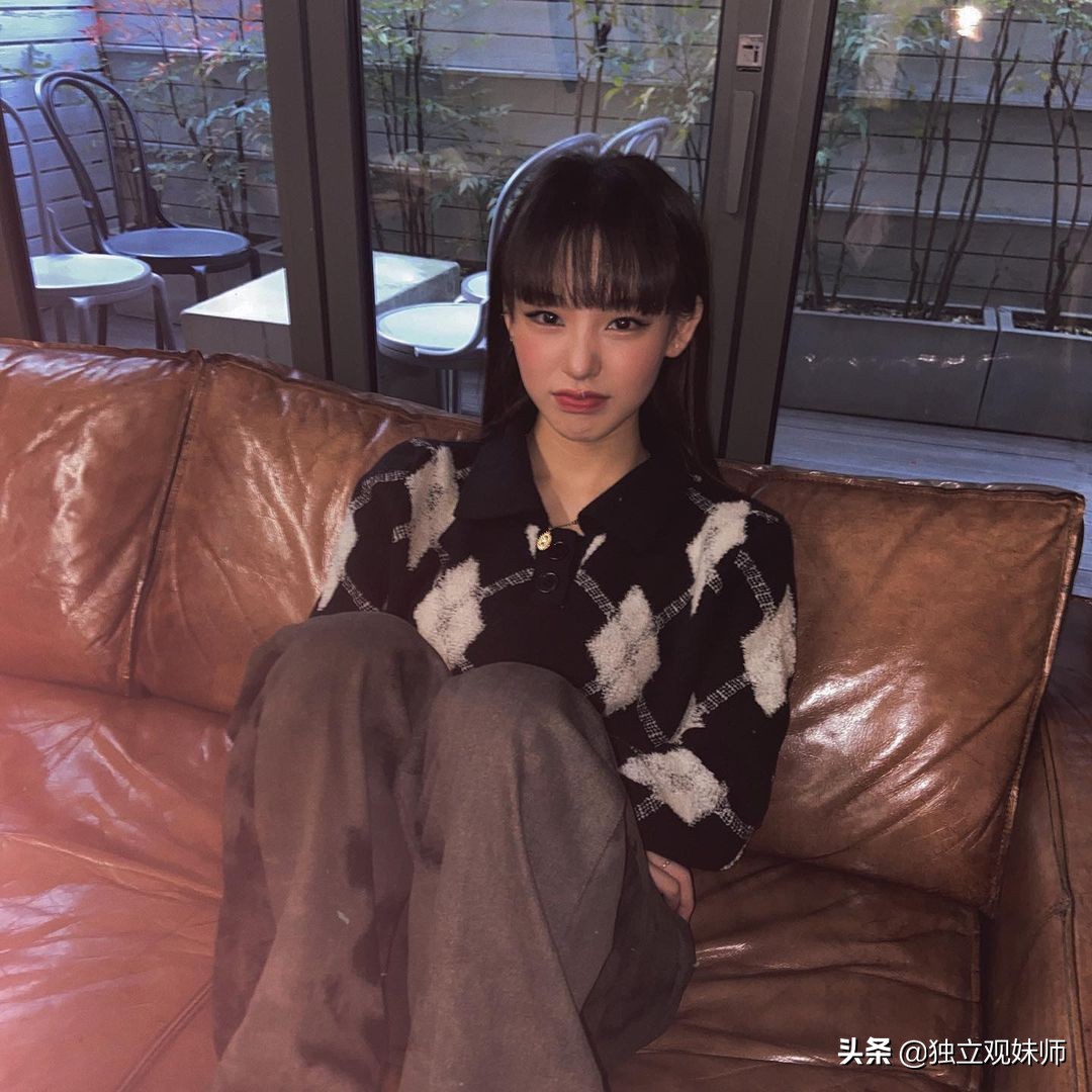 美貌不输明星，韩国最美伴舞noze，学院风穿搭气质出尘