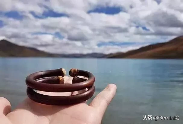 鸡血藤手镯,有种震撼心灵的美丽!
