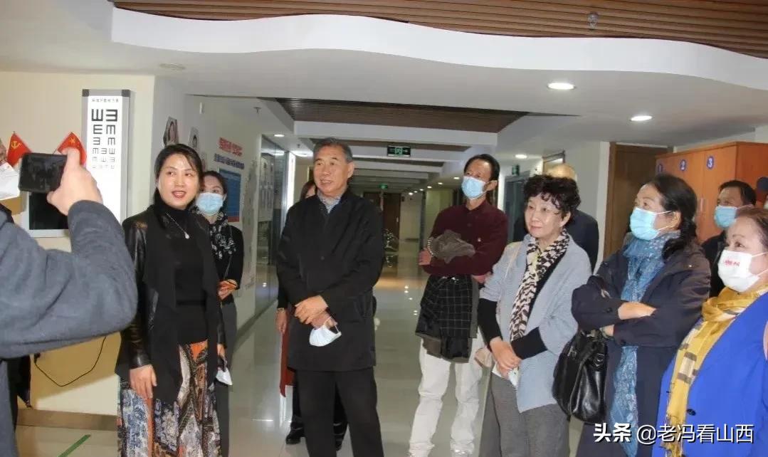 弘扬国学经典 品味书画艺术 太原市老年书画家协会走进爱尔眼科医院