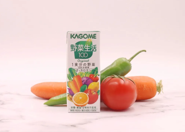 这款果蔬汁不苦不涩，一口喝下二十多种果蔬