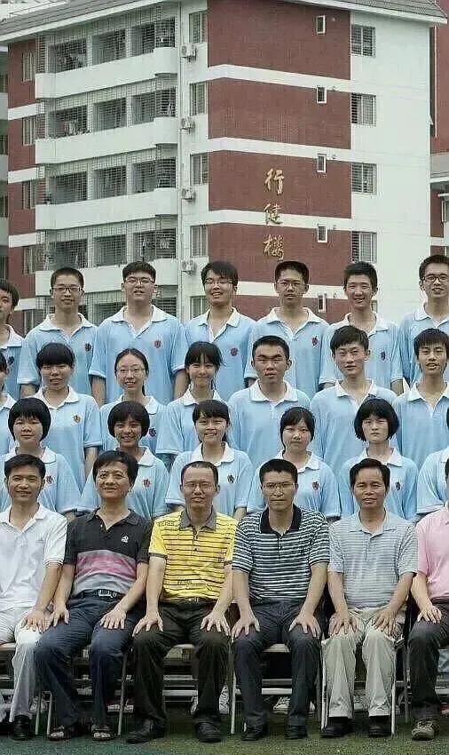 进娱乐圈的10位网红，有人演8部女主不火，有人身份横跨演员歌手