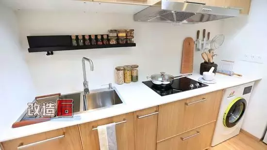 公婆、亲妈、夫妻俩住同一家，纸板隔成3间房，窄小难转身，隐私成谜