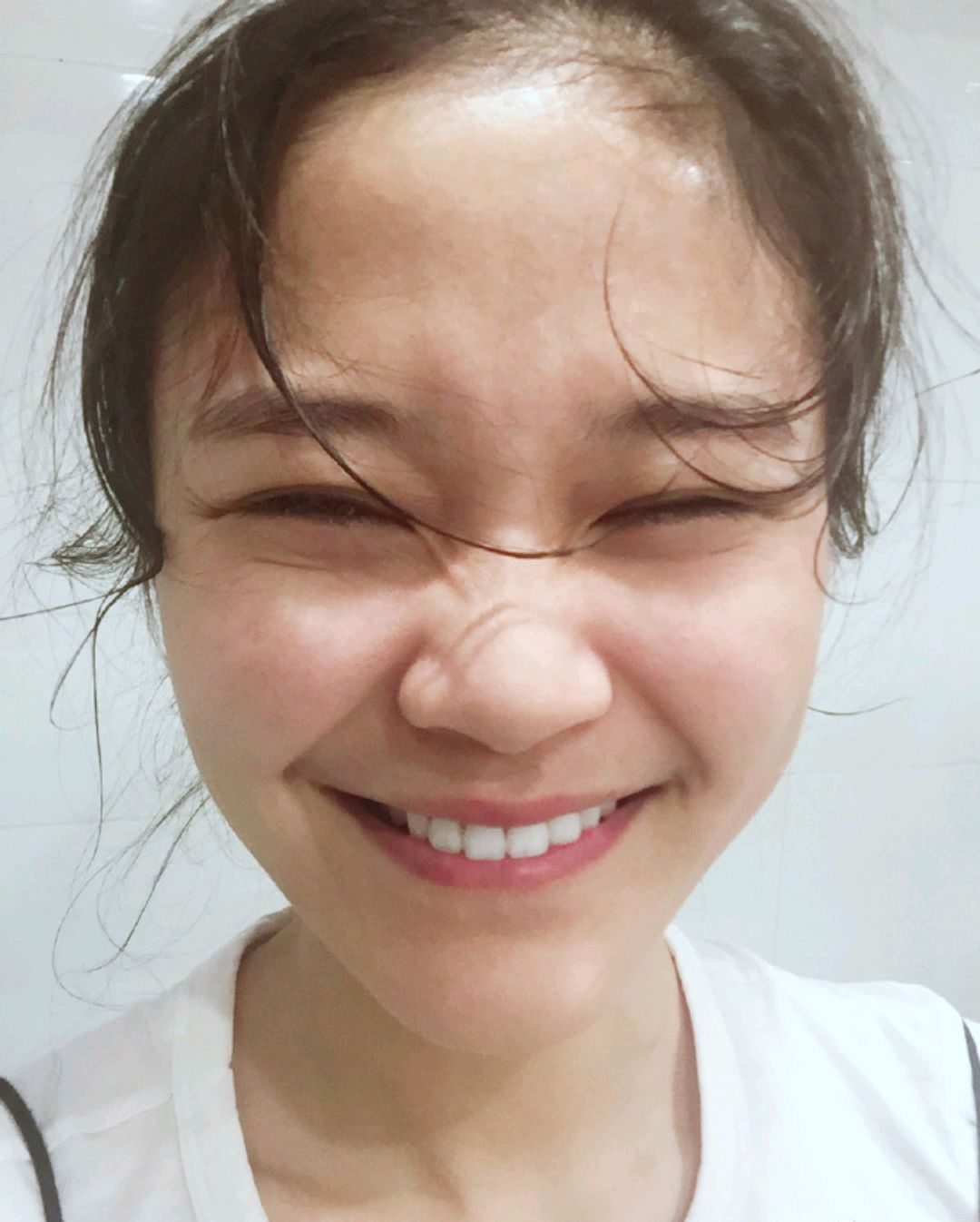 著名演员岳红：生女五个月被离婚，单亲妈妈31年，风光背后有眼泪