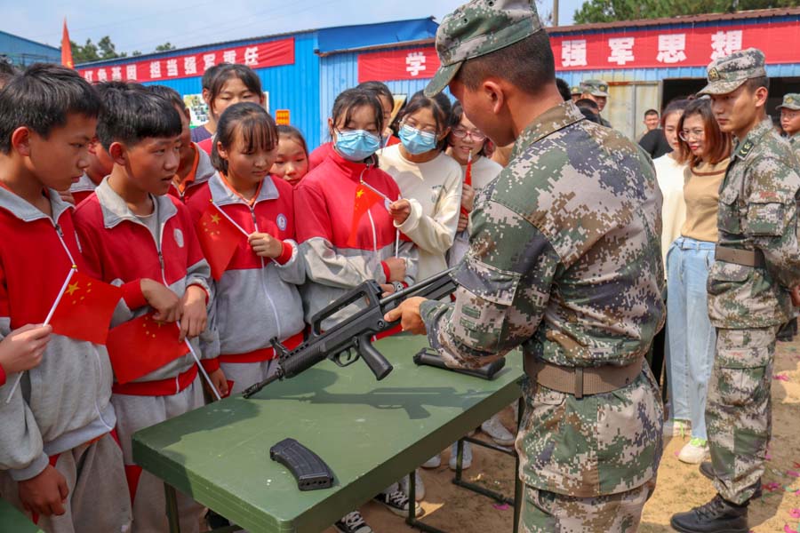 献礼华诞 | 解放军及武警部队“双节”晚会大联欢