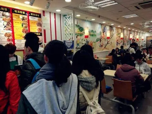 大学生创业开快餐店，月盈利18万，套路有点深，学会了你也可以