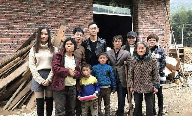 “小马云”现状：变身“小马总”，有专职保姆司机，11岁读二年级，爱画画爱看动画片，觉得马云“很棒”