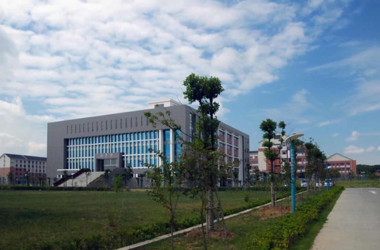江苏一所很委屈的大学，明明是211，却因名字被误会“野鸡大学”