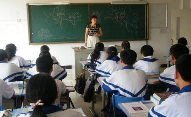 为何越来越多教师选择去“私立学校”，编制也留不住人？钱不到位