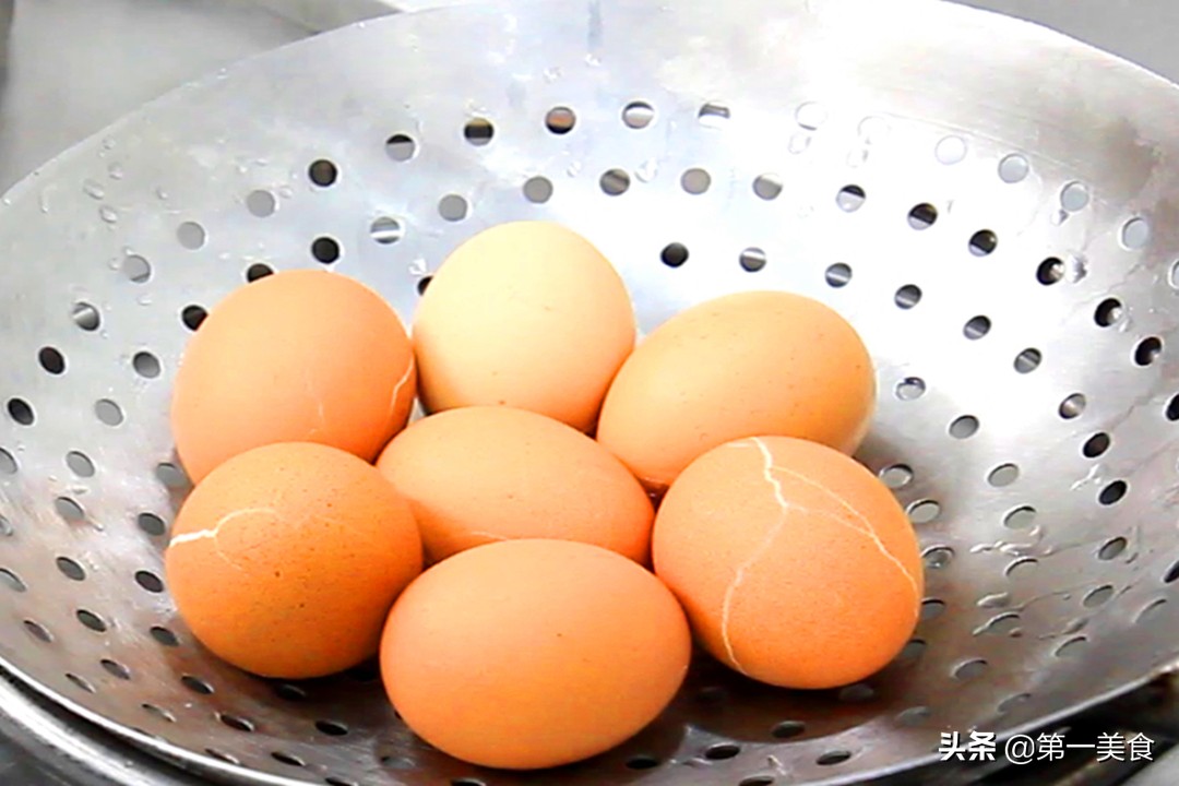 冷水煮鸡蛋煮多久(鸡蛋冷水煮，精确时间烹饪窍门)