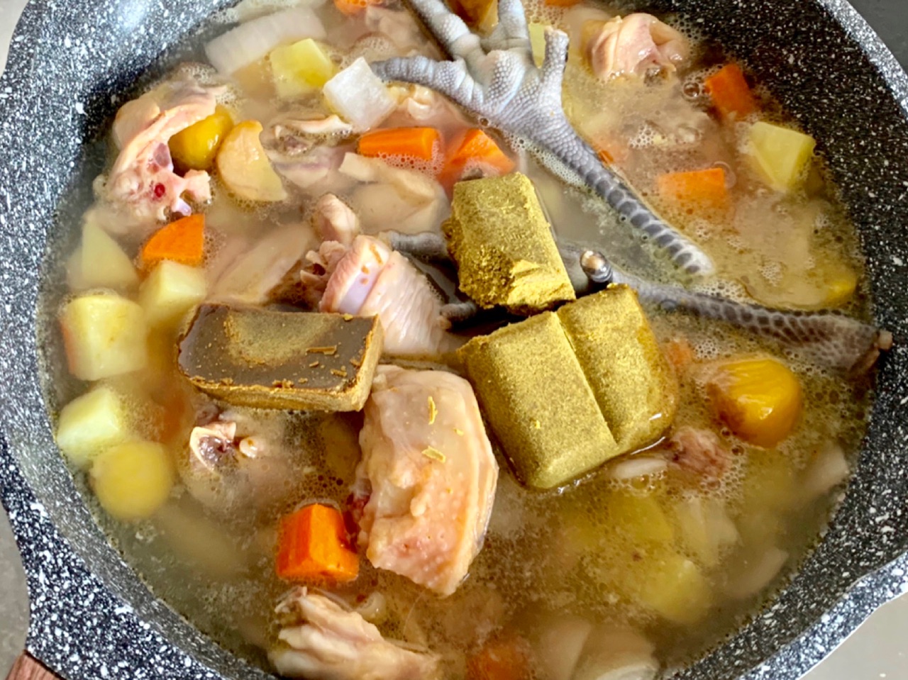 鸡肉这样做太入味了，汤汁浓郁，拌饭吃味道更好