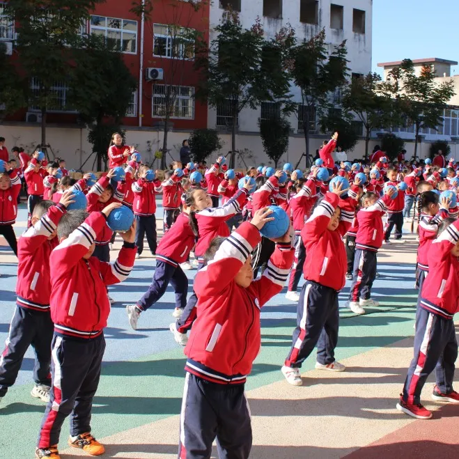 南阳市第二完全学校幼儿园萌娃出击 快乐运动