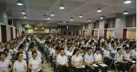 开学季！西安市52所中学校服大PK，比比谁家的最好看？