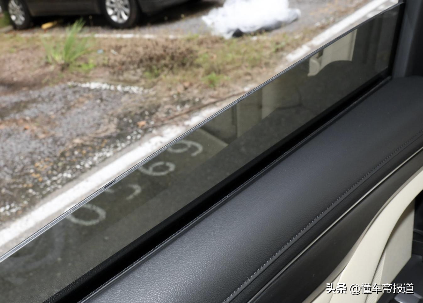 新车 | 售31.79万起，新款别克GL8 ES陆尊实车亮相，竞争丰田赛那