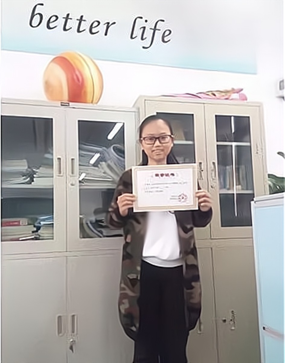 高考出现的“神仙卷面”惊艳众人，阅卷老师感慨：看了舍不得扣分