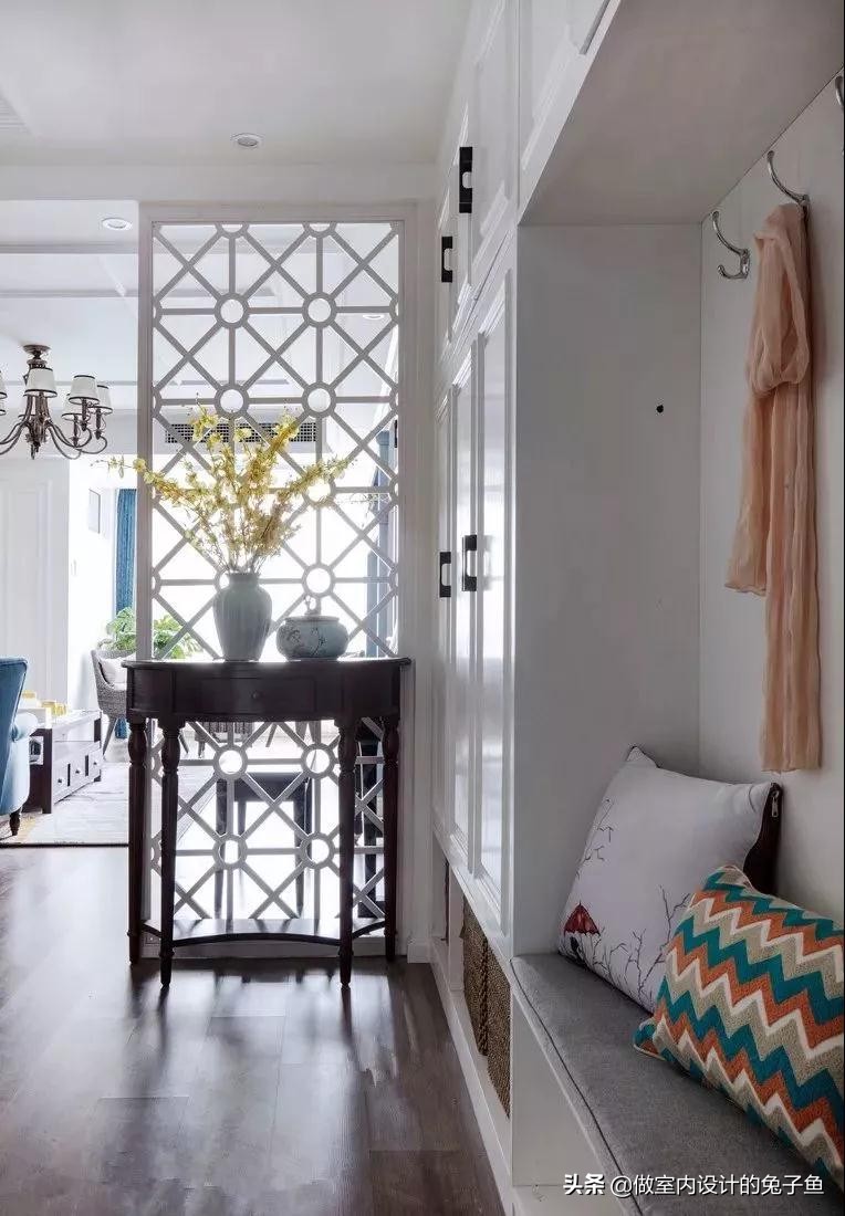 怎么选择入户门对着客厅窗户的设计方式?