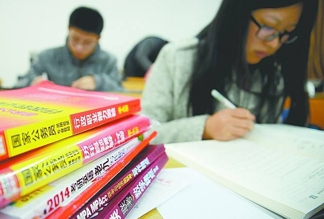 大学生父亲“犯错”，公务员政审被刷，看来真的是很严格的