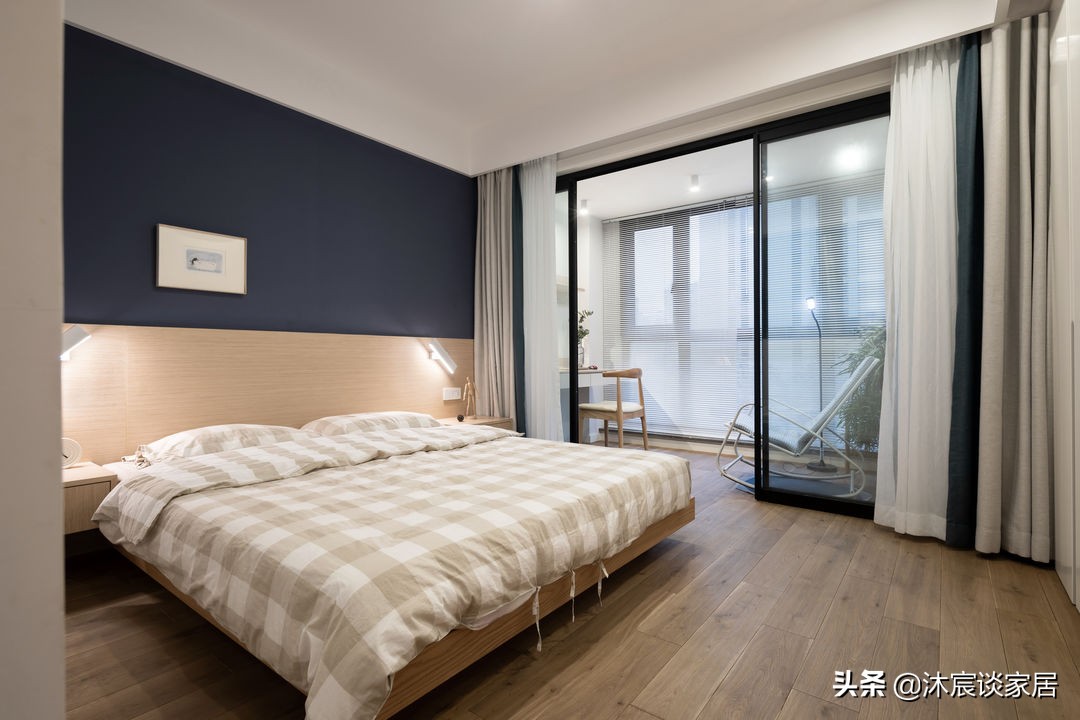 她的新家，告别笨重的家具，让客厅“大”起来！网友：真是学到了