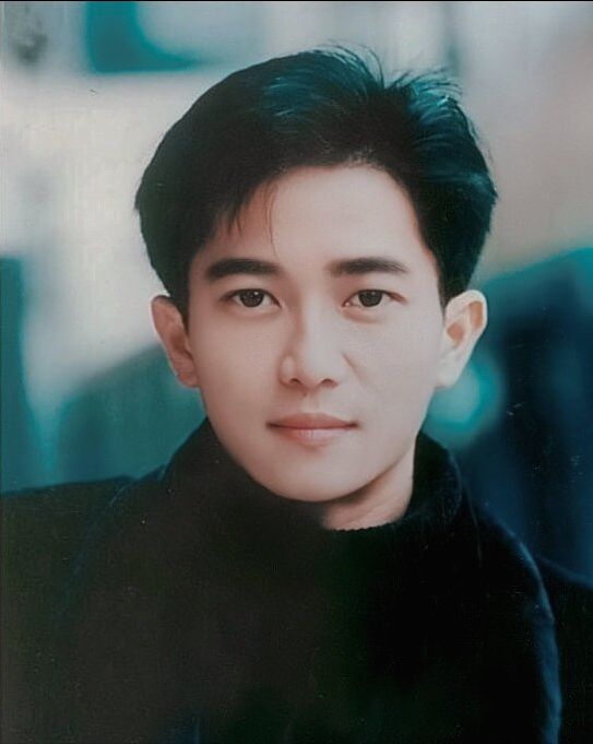 1993年,陈百强的葬礼上,何超琼扶灵被拒:他人妻子的身份不吉利