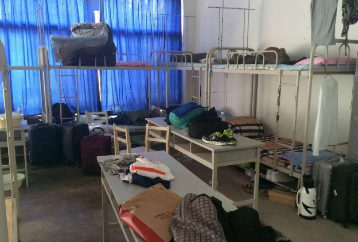 大学宿舍照片（因寒碜出名的大学宿舍）