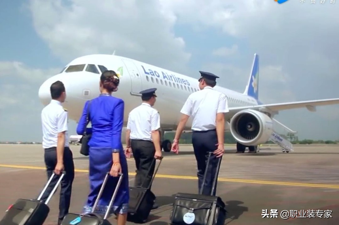 「世界航空服赏析」老挝航空空姐蓝色温柔如水
