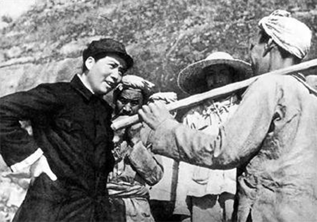 73年八大军区司令对调：王洪文2次点名许世友，许将茶杯狠狠一磕