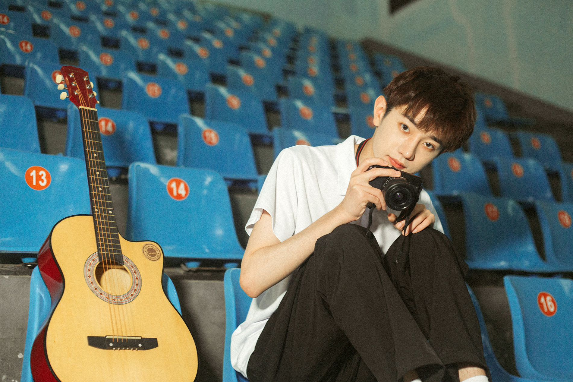 男生拍照:简约又帅气的姿势和技巧,会拍照的男生都这么拍