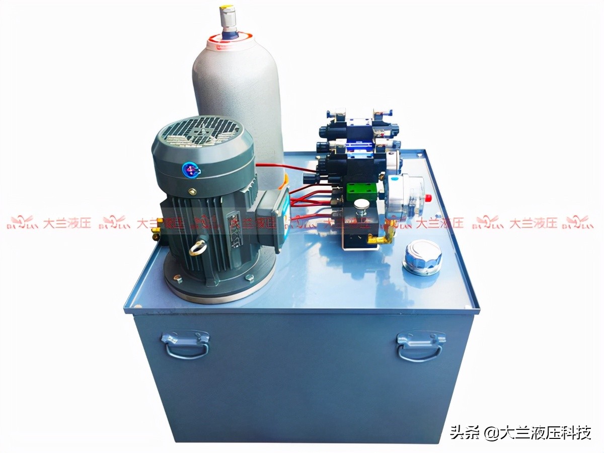 如何处理进入液压系统的水？