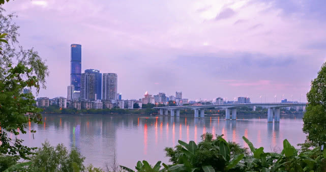 看过多年广西高考作文题 没想到2019年是副漫画 你怎么写？