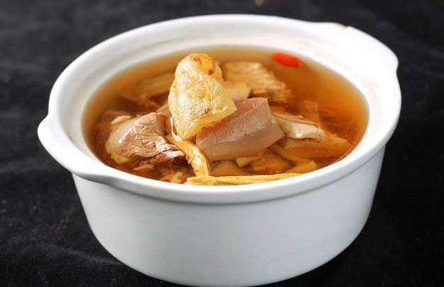 鸽子肉怎么做最有营养？教你详细做法步骤，汤鲜肉嫩，美味又滋补