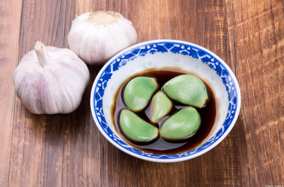 正宗腊八蒜的腌制方法(正宗腊八蒜的腌制方法糖醋比例)