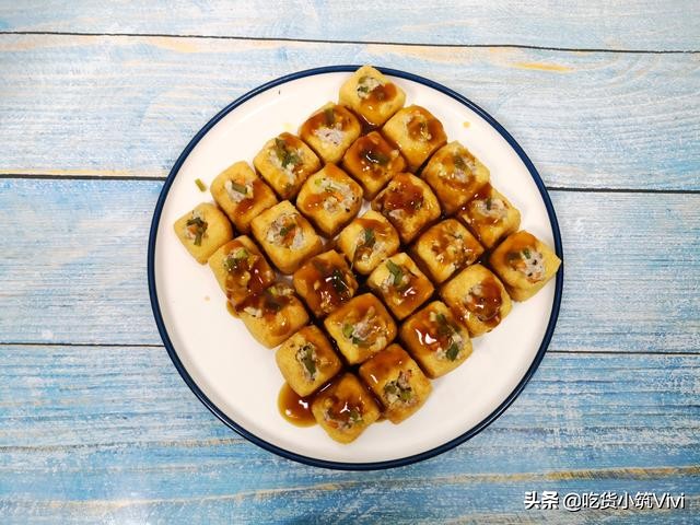 豆腐泡这样吃，不煎不炸、上锅一蒸10分钟出锅，荤素搭配真美味